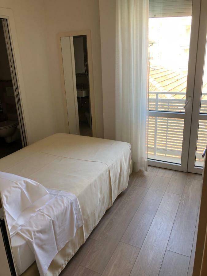 Hotel Bristol Каттолика Экстерьер фото