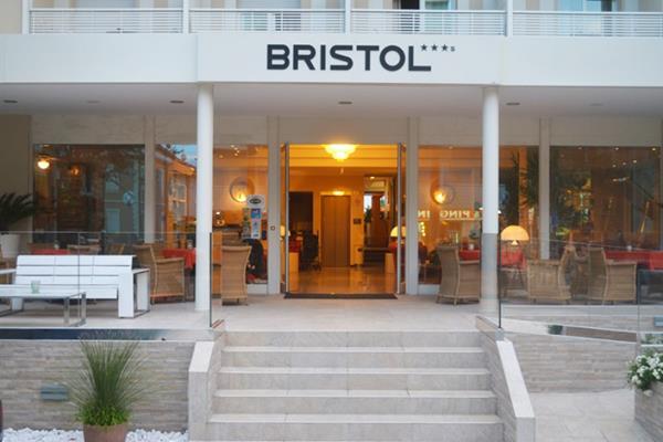 Hotel Bristol Каттолика Экстерьер фото